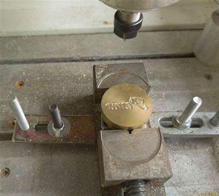 厂家供应3030精雕机 铜章铝版 金属 小型工艺品 电脑数控雕刻机