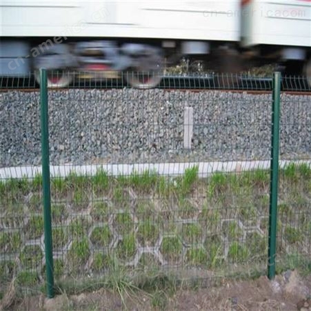 铁路护栏 围栏 品造型美观 而且牢固 防腐性好 24小时在线咨询